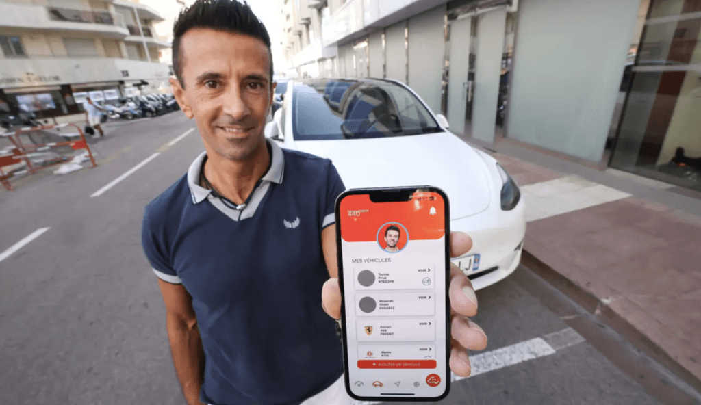 Francis Hachem zeigt die CodeNekt-App für die Fahrzeugwartung