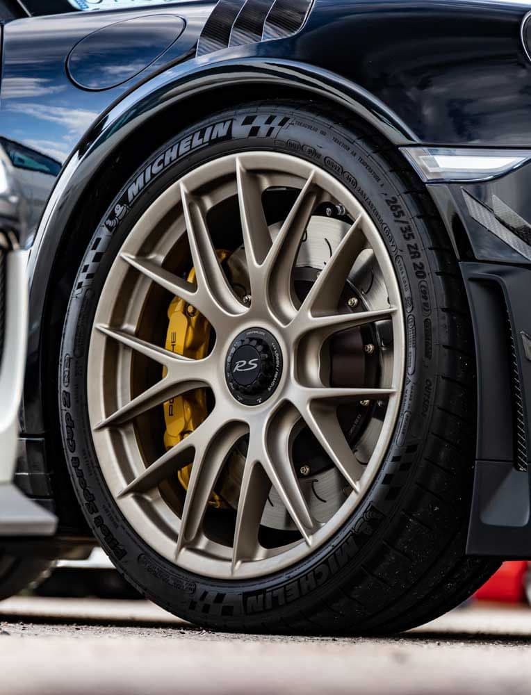 comment faire briller un pneu de voiture ?