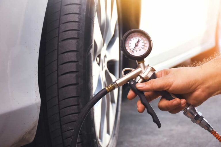 Comment gonfler un pneu de voiture ? 5 étapes faciles